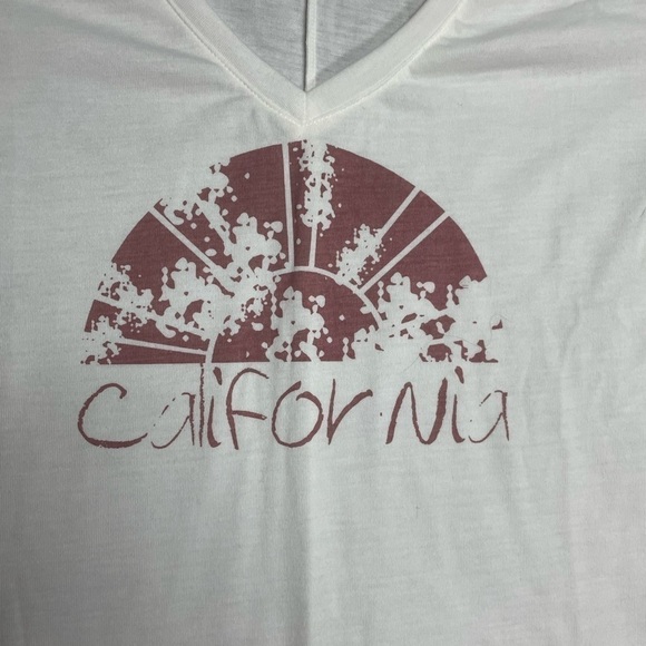 𝅺C&C California Graphic Logo V-neck Slub Tee, White, Medium - Picture 6 of 7
